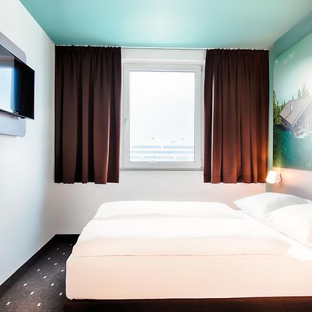 B&B Hotel Muenchen-Putzbrunn Buitenkant foto