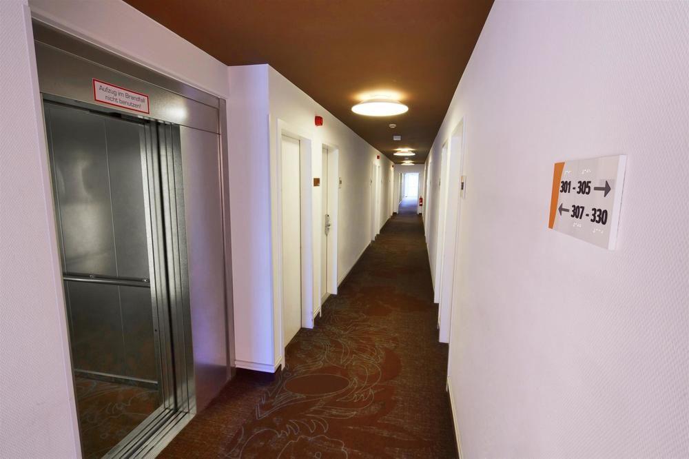 B&B Hotel Muenchen-Putzbrunn Buitenkant foto
