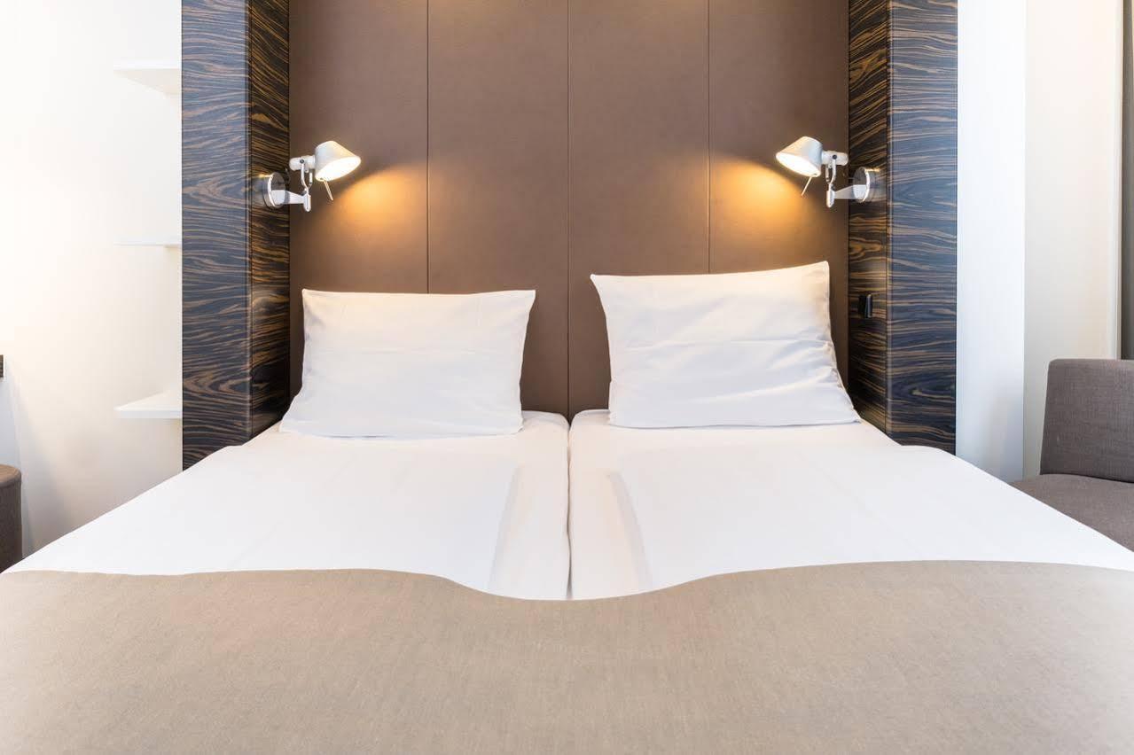 B&B Hotel Muenchen-Putzbrunn Buitenkant foto