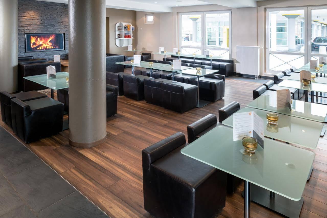 B&B Hotel Muenchen-Putzbrunn Buitenkant foto