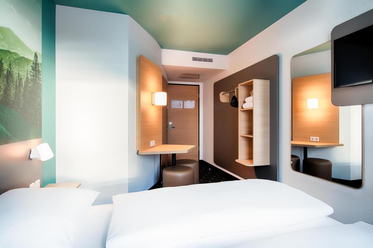 B&B Hotel Muenchen-Putzbrunn Buitenkant foto