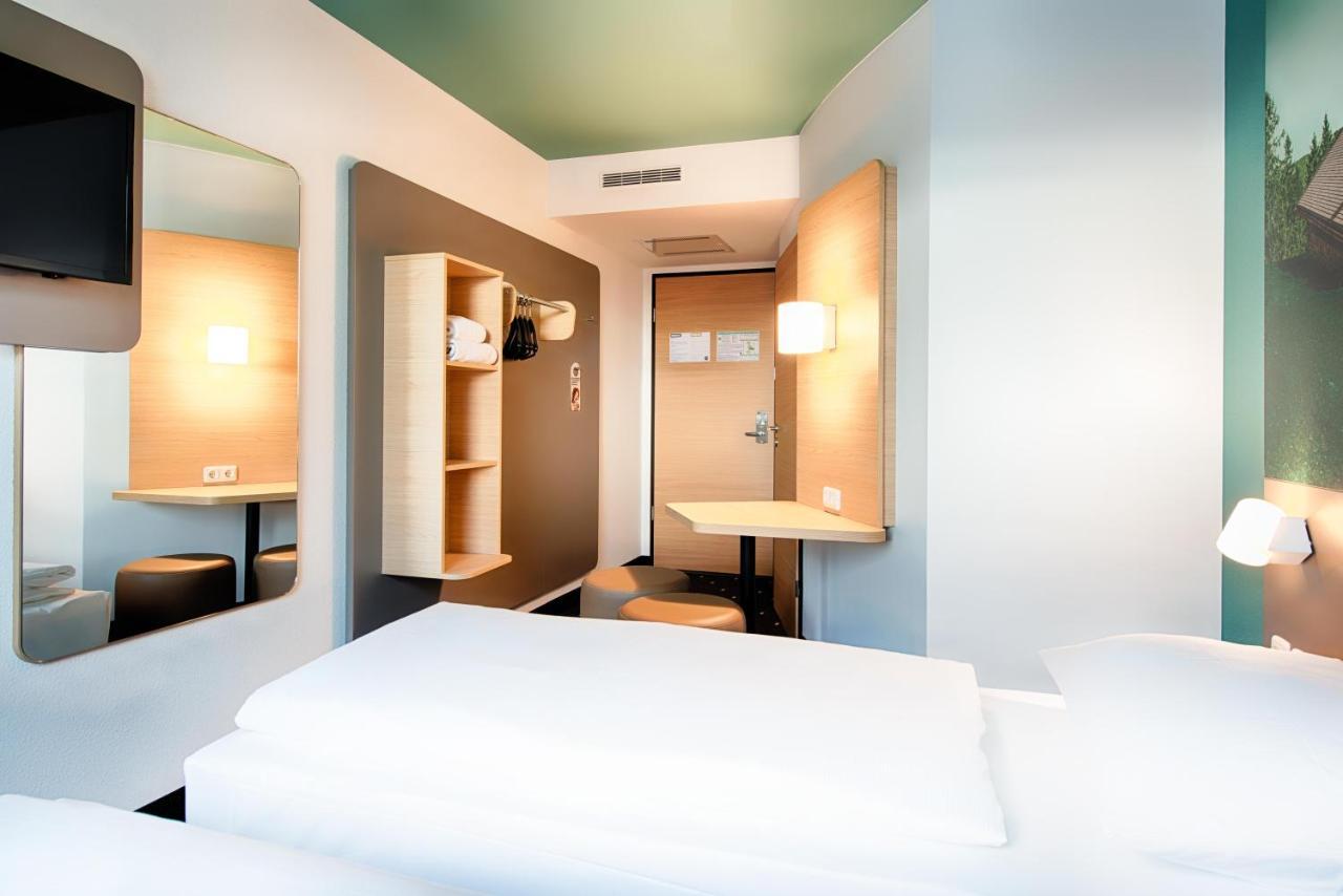 B&B Hotel Muenchen-Putzbrunn Buitenkant foto