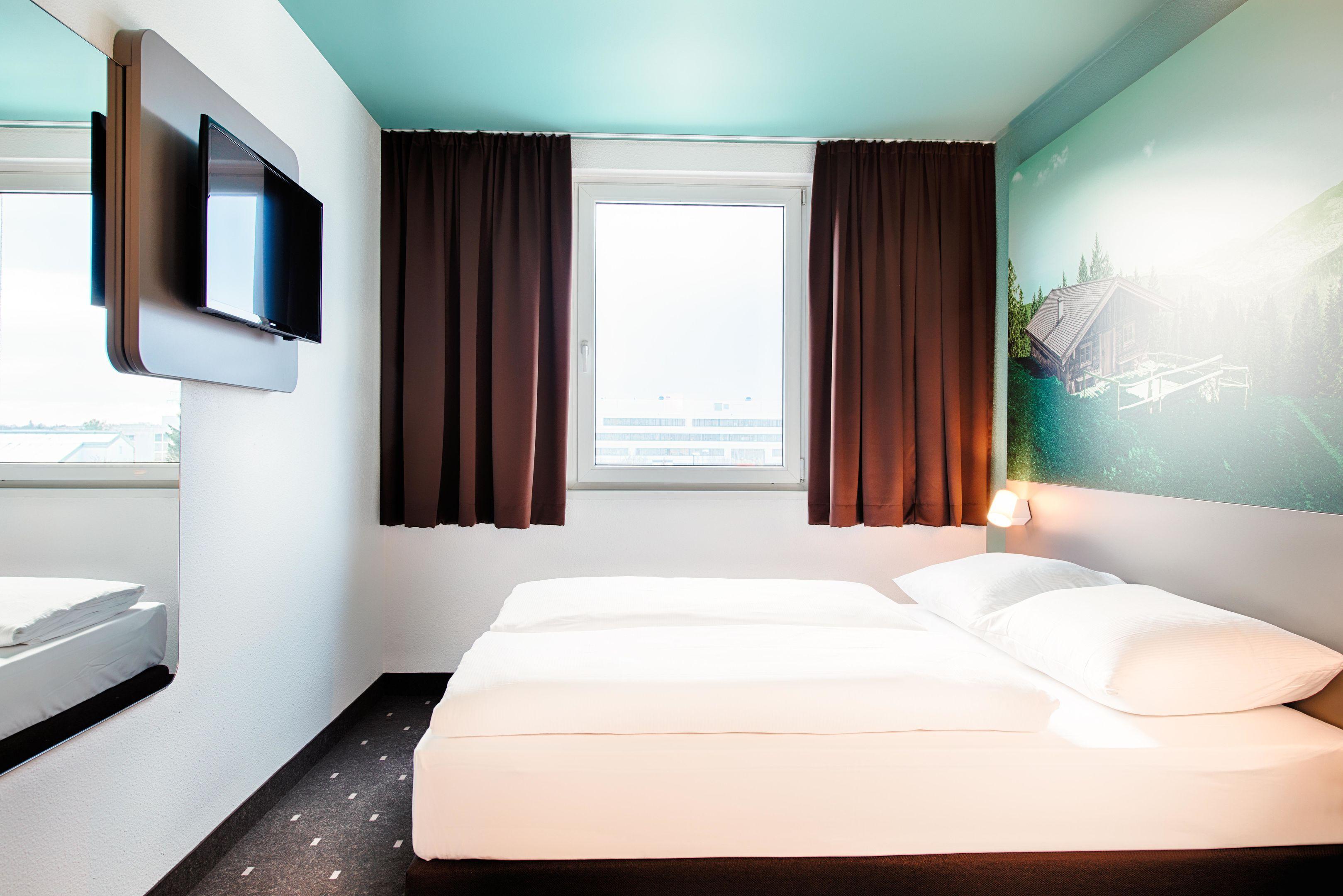 B&B Hotel Muenchen-Putzbrunn Buitenkant foto