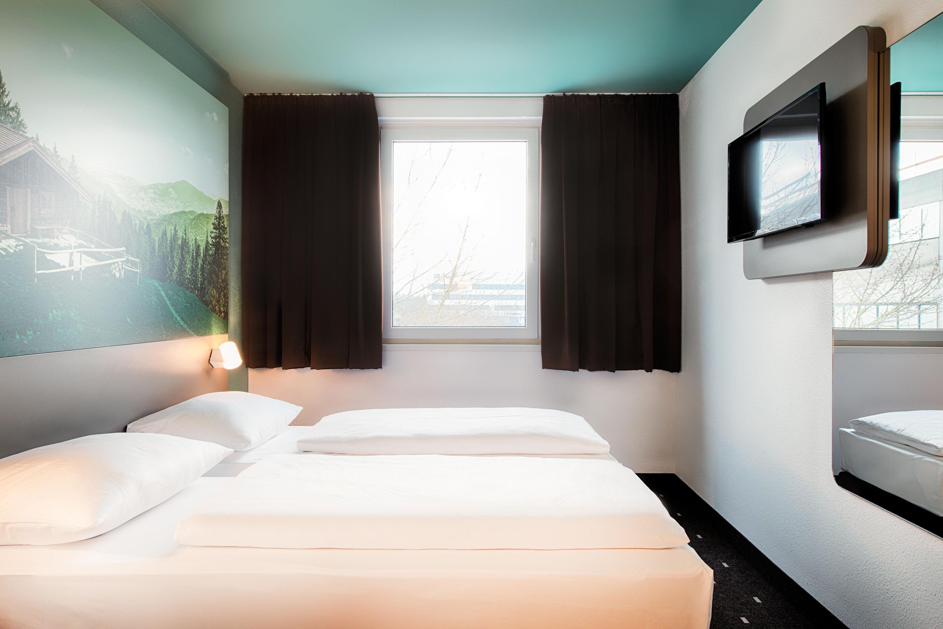 B&B Hotel Muenchen-Putzbrunn Buitenkant foto