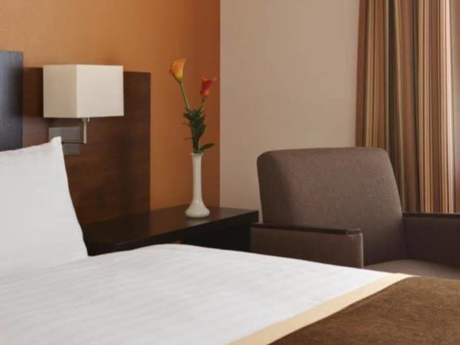 B&B Hotel Muenchen-Putzbrunn Buitenkant foto