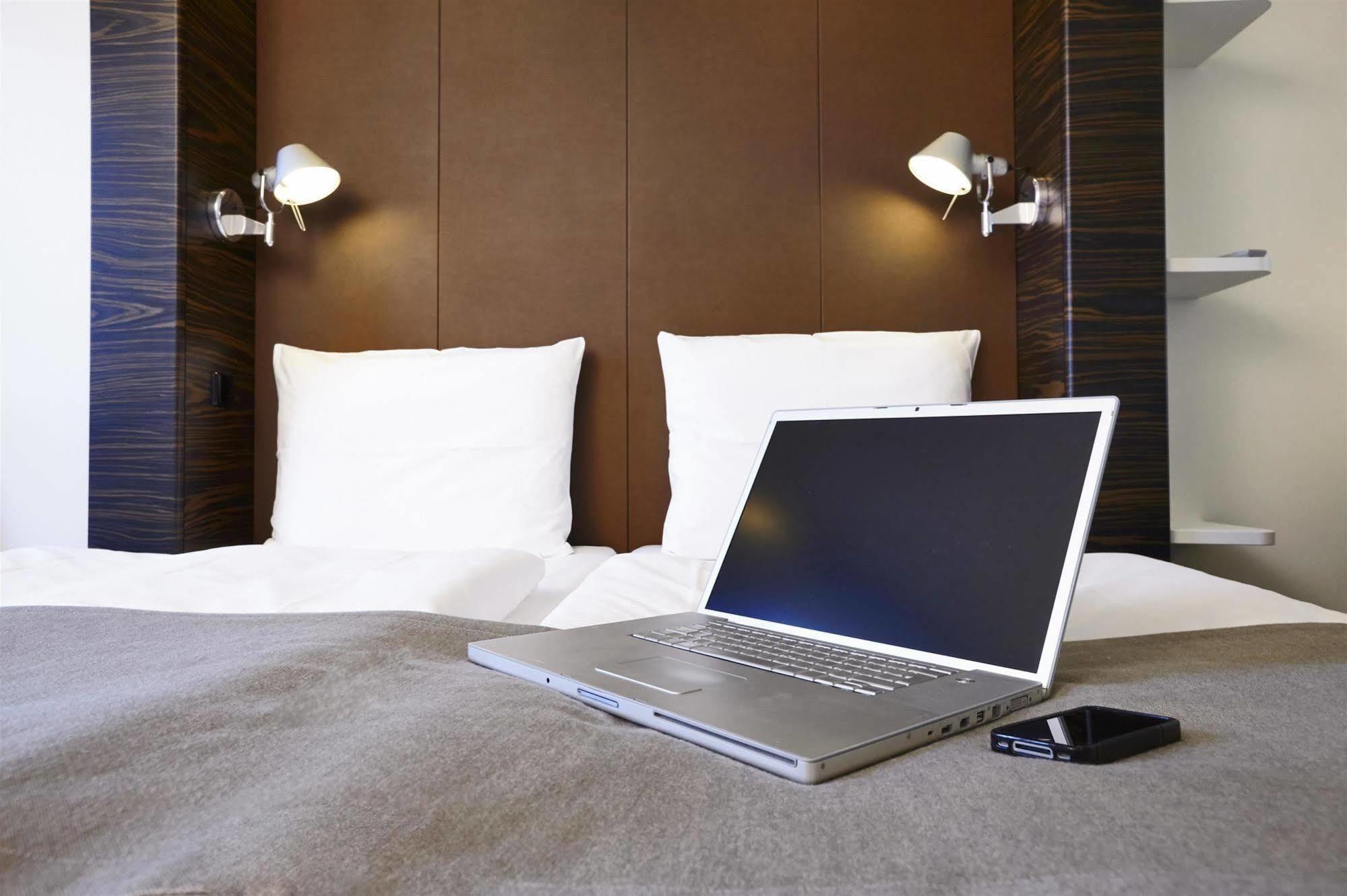B&B Hotel Muenchen-Putzbrunn Buitenkant foto