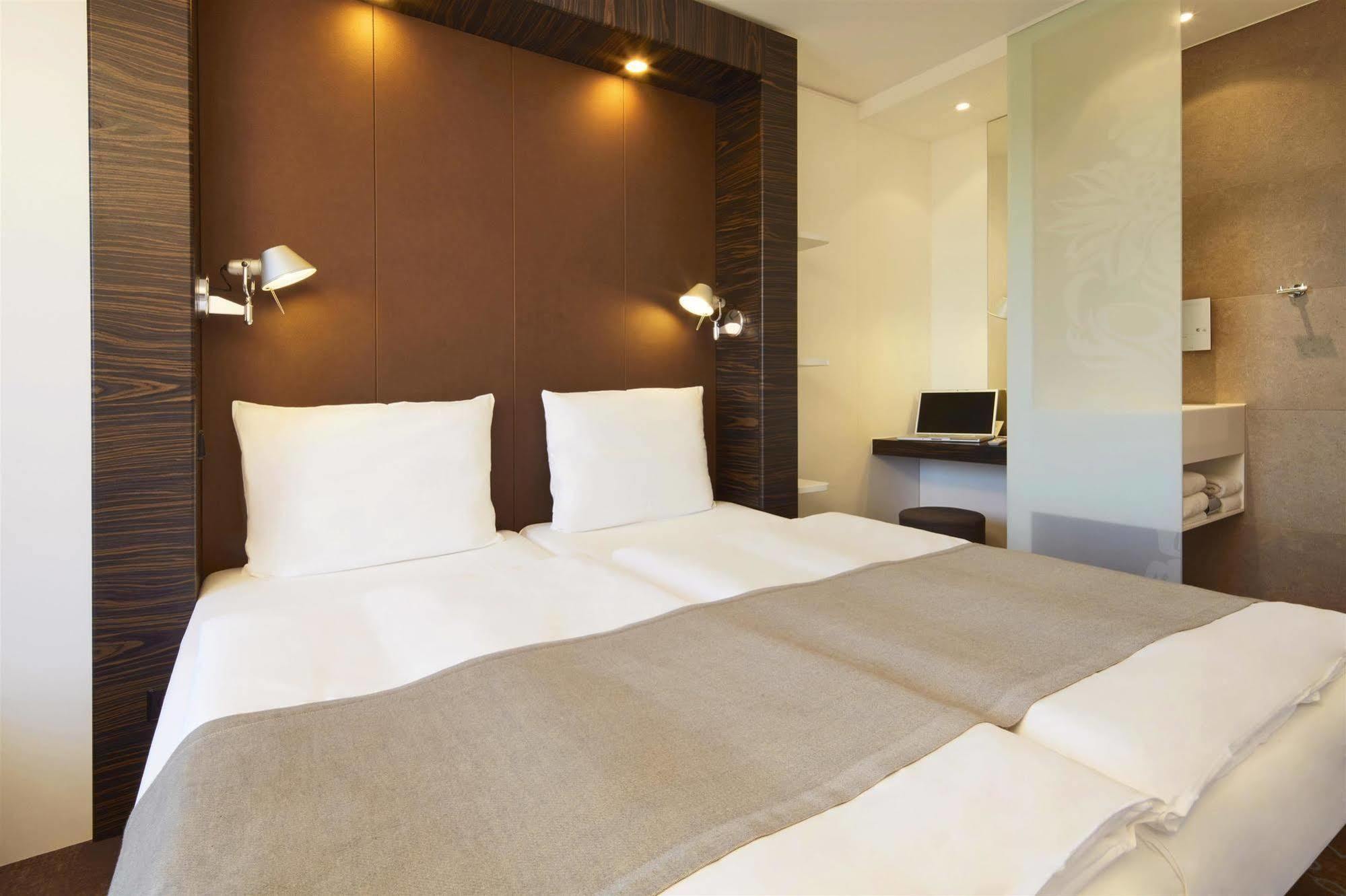 B&B Hotel Muenchen-Putzbrunn Buitenkant foto