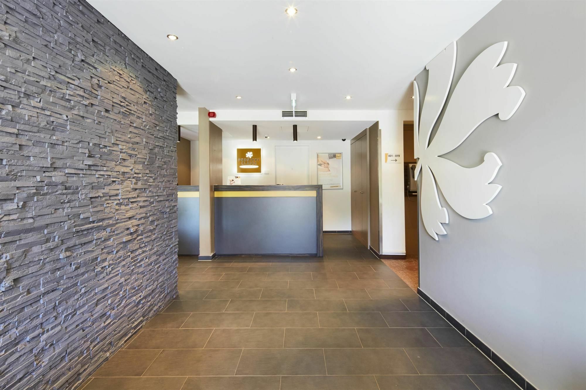 B&B Hotel Muenchen-Putzbrunn Buitenkant foto