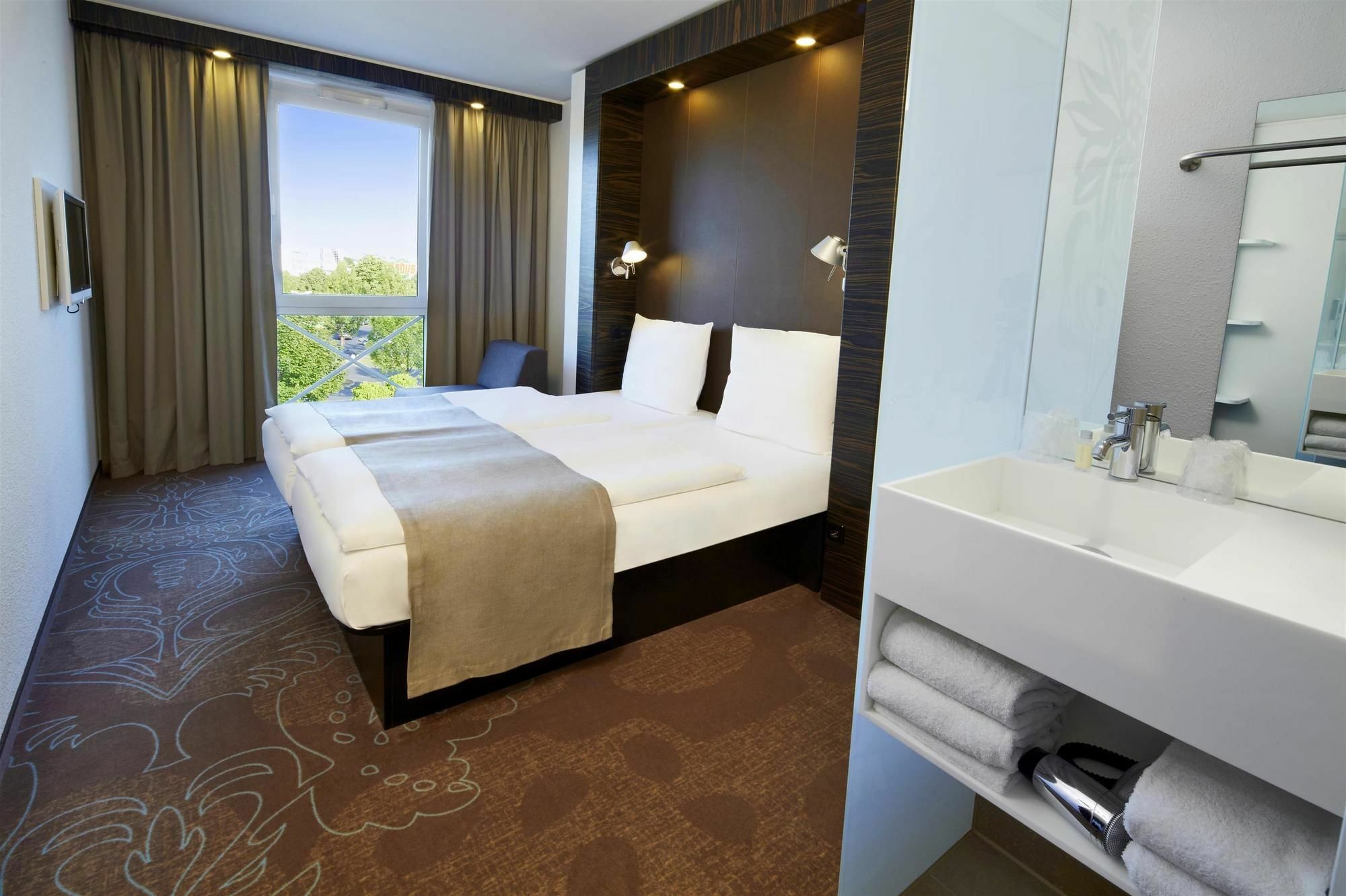 B&B Hotel Muenchen-Putzbrunn Buitenkant foto